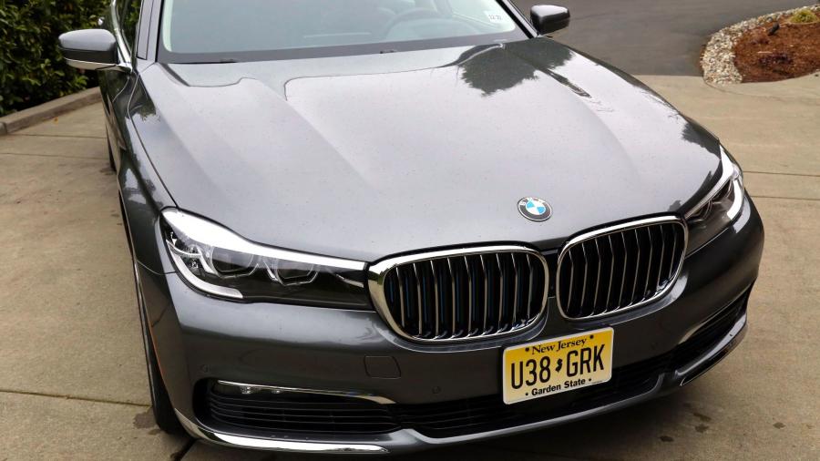 Детали экстерьера BMW 740e iPerformance (G11) 2018 года  (NA) (фото 6 из 40)